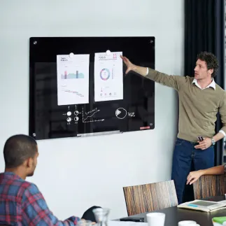 Workshop tecnico con lavagna